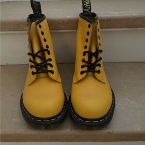 Yellow doc Maarten 1460